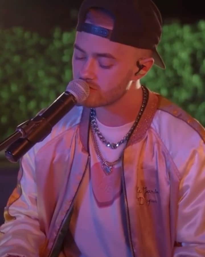 ジャック・ジョンソンのインスタグラム：「Performed a few songs off PASTEL at the @triller crib with @mikeytferrari go check out the set! (“Trillerstudios” on triller)」