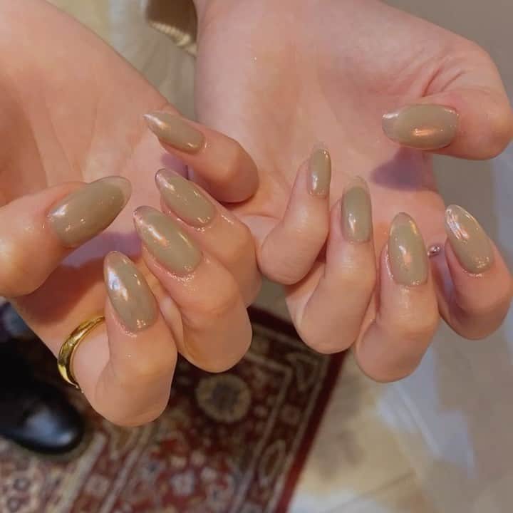 のインスタグラム：「・ New nail💅🏼  新しいネイル会う人みんなにめっちゃ好評で嬉しいです🥺💗  初めてクリアフレンチしてもらいました。  ピンクのラメが角度によって光るのがかわいい🎀✨  お気に入り😍  #nails #nailart #beauty #原宿 #chipieeenail #tokyo #makeup #cosmetics  #fashiongram #좋아요 #팔로우미 #오오티디  #패션  #패션스타그램  #followme #pleasefollowme #likeforlikes #pleaselike #model #cosplayer #l4l  #fashion  #streetfashion #girl  #with @withlab__official #cute #かわいい #instagood #bis_web」