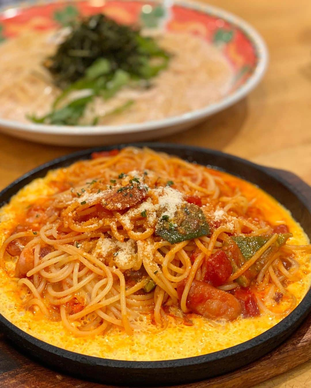 Ayuminのインスタグラム：「🍝アルデンテパパ🍝 春日井の老舗パスタ屋さん！高校生の頃から 大人になった今でもたまに行く大好きなお店🇮🇹 . 大皿に出てくるパスタは普通サイズで 一般的なパスタの大盛りの量ほどあります🤩 私が頼むのは必ずこの2択！！ ☑️鉄板ナポリタン ☑️大葉とイカの明太子クリーム . 何度食べてもめちゃくちゃ美味しい！ 明太子クリームに関しては色んなパスタ屋さんの 明太子ソースを食べてるけど私はここのが1番😍 . 鉄板ナポリタンもSサイズでこの量だから大満足！ パルメザンチーズたっぷりかけて食べると最高✨ . 味やメニューはもちろん 昔ながらの喫茶店な雰囲気も変わらなくて これこらもずっとずっと続いて欲しいお店の一つ🥺 . . スタバクイーン👸🏼メインアカウント ➡︎ @ayumin0220stb . #鉄板ナポリタン #アルデンテパパ#春日井グルメ#春日井ランチ#春日井イタリアン#春日井ディナー#春日井モーニング#春日井カフェ#高蔵寺ランチ#高蔵寺グルメ #名古屋グルメ#名古屋ランチ#名古屋ディナー #愛知ランチ#愛知グルメ #インスタグルメアワード2020#あいなご#ナゴレコ#グルメライター」