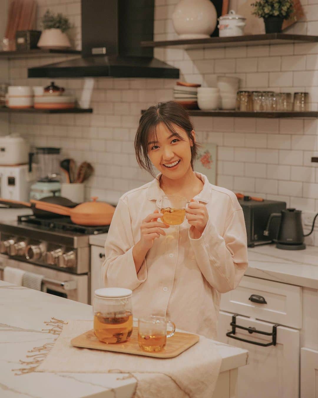 W E Y L I Eのインスタグラム：「💫GIVEAWAY (CLOSED) 💫 Cozy night in with a hot pot of tea and my jammies from @mujiusa 🍵 They are one of my favorite places to find home essentials and cozy gifts for the holidays!   #MUJIHolidays Giveaway: One winner will receive a set of my curated wellness essentials for the holidays. To enter:  1. Follow @mujiusa and me! @weylie.  2. Leave a comment letting us know what your wellness must-have is this season.   This giveaway is open only to U.S. residents 18 years or older. Terms and conditions will be available at muji.com/us. Ends December 26th, 2020.   Coupon Code: WEYLIE15 15% off the MUJI USA online site. Valid 12/4 – 12/25 only, cannot be combined with other offers. One-time use only.  @mujiusa #mujiholidays #mujiusa #ad   ✨The winner for your MUJI giveaway is (@cathy.ana)!」