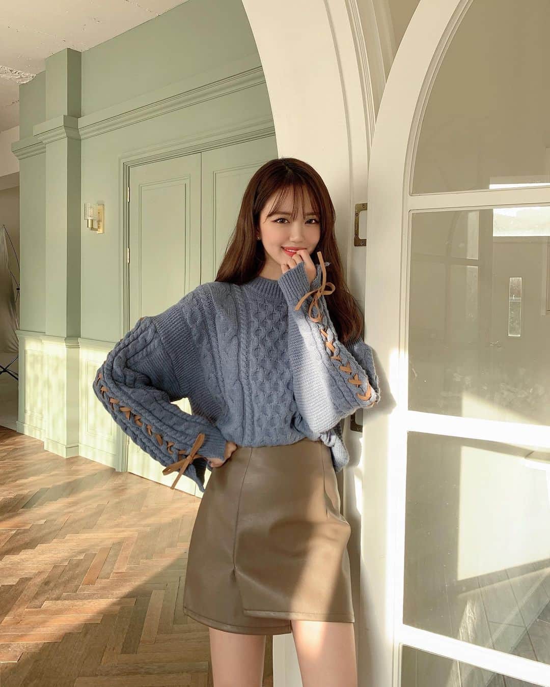 Chuuのインスタグラム：「🎀츄X셀럽쇼퍼🎀  셀럽쇼퍼 @seoji72 서지님이 셀렉한 겨울 데일리룩~  츄멤님들을 위해 서지님께서 신중히 고른 코디들이에요! 우리 츄멤님들은 어떤 코디가 가장 맘에 드시나요?  #chuu#츄#셀럽쇼퍼#데일리룩#일상#오오티디」