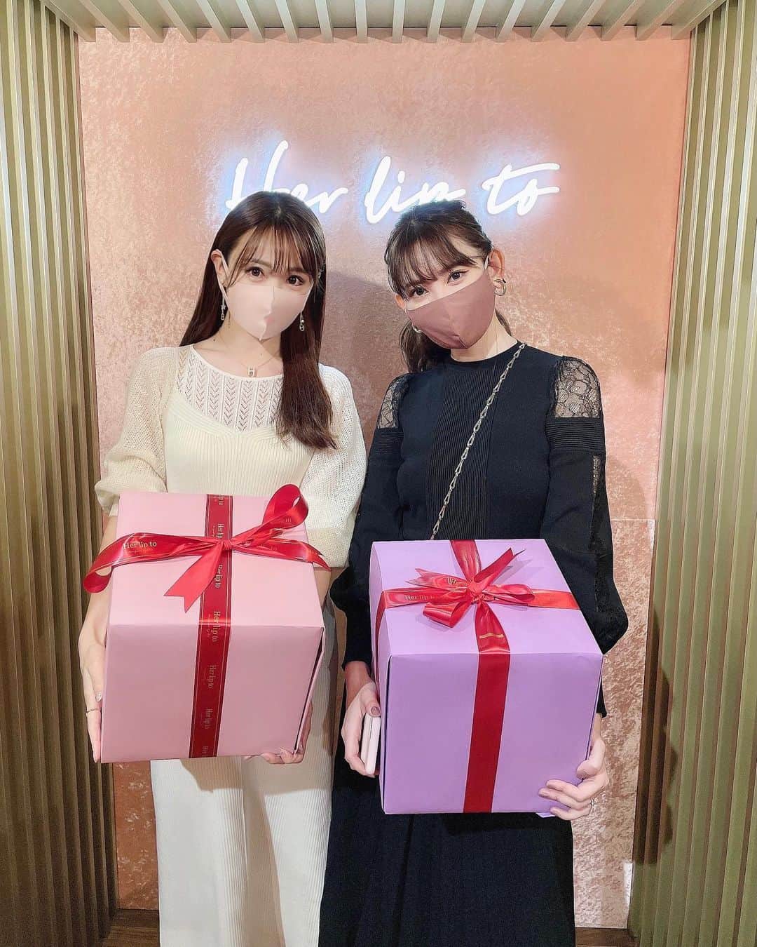 松岡里枝さんのインスタグラム写真 - (松岡里枝Instagram)「こじはるちゃんと☺️❤️❤️  きのうは、こじはるちゃん @nyanchan22 がプロデュースするブランド【Her lip to】 @herlipto の、プライベートサロンオープン前の内覧会にお邪魔しました☺️🎀  東京が12月5日(土)と6日(日) 大阪が12月12日(土)と13日(日)限定で オープンするみたいで、 ホリデーコレクションのお洋服も小物も とっても可愛かったです😍✨  最近、寒くなってきてコートが欲しかったので、 写真3.4枚目のコートを購入しました😍💓  またちゃんと写真撮って投稿しますね💓  こじはるちゃんもスタッフさんも オープン前の準備でばたばたの中、 ありがとうございました🥺💞💞  #herlipto #holiday #privatesalon #ハーリップトゥー #ホリデーコレクション #こじはる ちゃん」12月5日 9時25分 - okarie1023
