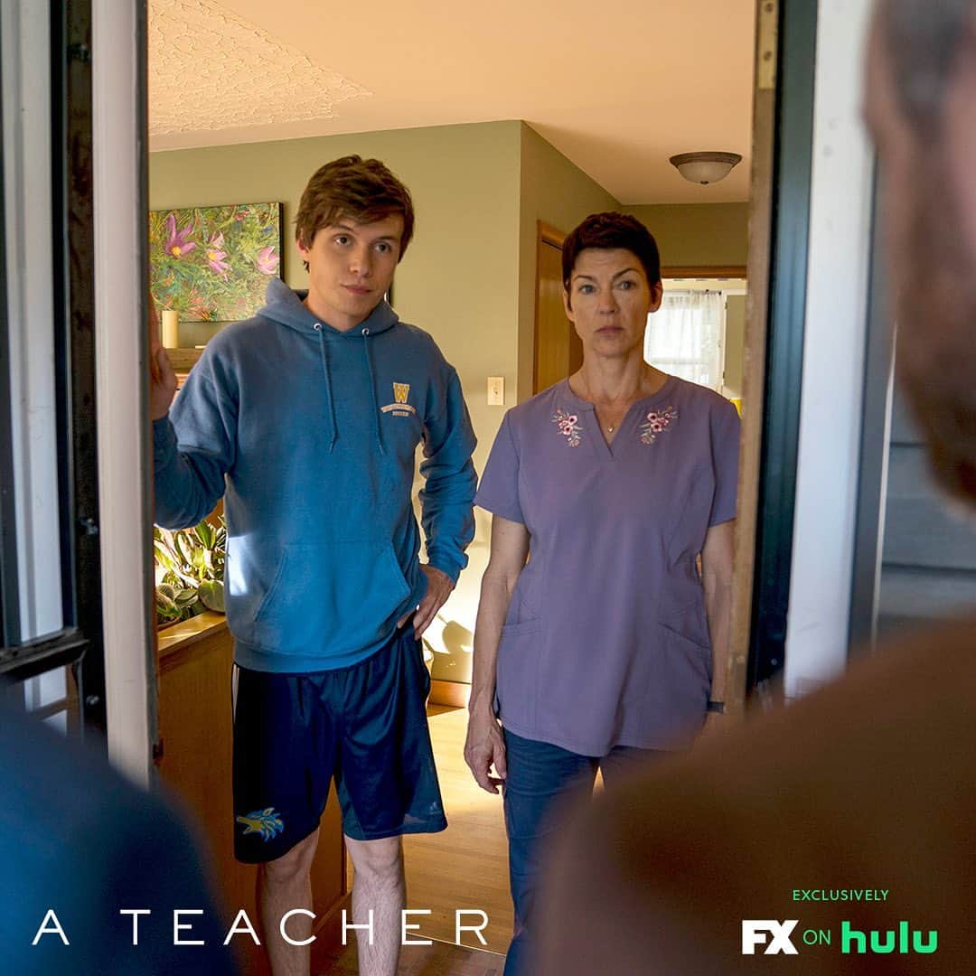 Hulu Home of Emmy-winningさんのインスタグラム写真 - (Hulu Home of Emmy-winningInstagram)「No one was supposed to know.   #ATeacher episode 6. Now streaming only on #FXonHulu」12月5日 9時33分 - hulu