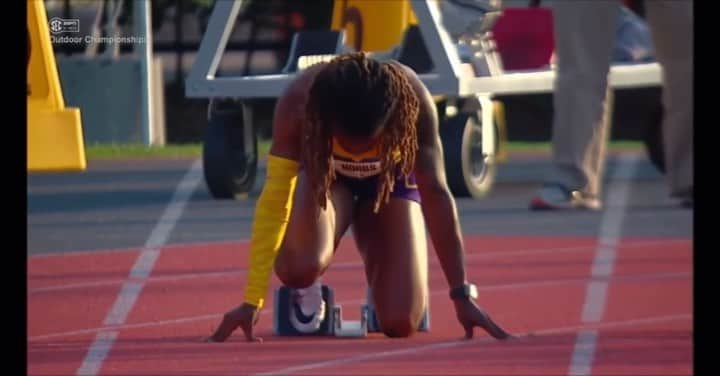 アレア・ホッブズのインスタグラム：「#flashbackfriday to when I broke the SEC meet record in the 100m 🔋 #ForeverLSU #ATF #trusthim」