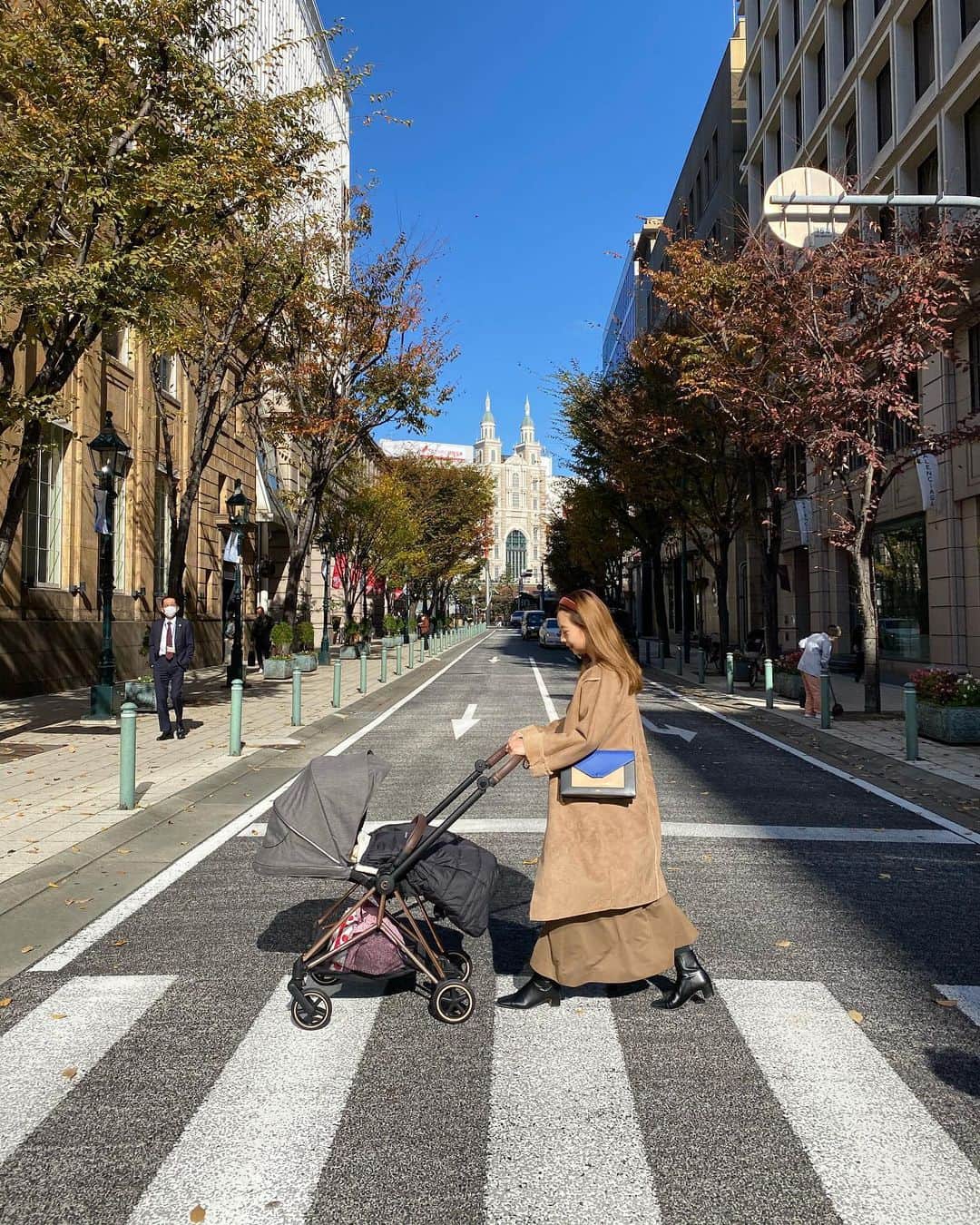 のインスタグラム：「🚶‍♀️🚶‍♀️🚶‍♀️  #ママコーデ  @cybex_japan」