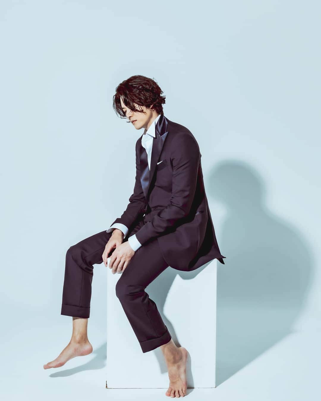 ジェヒのインスタグラム：「좋은 주말 보내세요^^ . . . #화보 #ANOUS #주말」