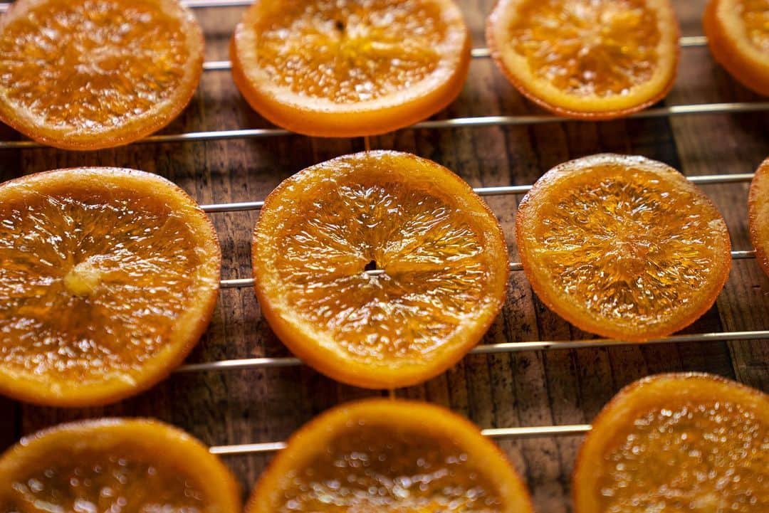 チョコレートカカオさんのインスタグラム写真 - (チョコレートカカオInstagram)「"Orange tart of the sun" Orange tea jelly tart 「太陽のオレンジタルト」オレンジを組み合わせて太陽に象ったタルト  YouTube https://youtu.be/Kmjdai9b8gk  #Youtube #asmrfood #foodie #instafood #dessertporn #yummy #recipe #chocolate #tasty #dessert #チョコレート #chocoholic #recette #orange #オレンジ #オレンジコンフィ #orangeconfite #orangeconfit #tart #jelly #ゼリー #cake #cakedecorating #cakedesign #cakeart #sun #sunart #orangecake」12月5日 9時44分 - chocolate_cacao_seijin