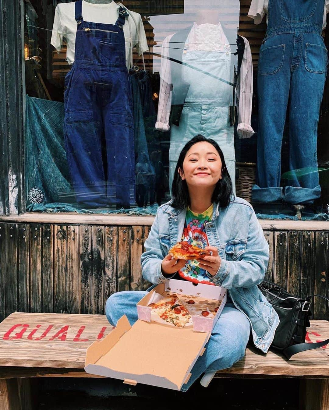 Teen Vogueさんのインスタグラム写真 - (Teen VogueInstagram)「Consider this a loving tribute to @lanacondor and her love of all things delicious 😍🍜 Savor the immaculate flavor with Lana, us, @selenagomez, @traceeellisross + more at Saturday's #TeenVogueSummit!! Tickets for the virtual event are still left at the #linkinbio. 🎟️」12月5日 9時51分 - teenvogue