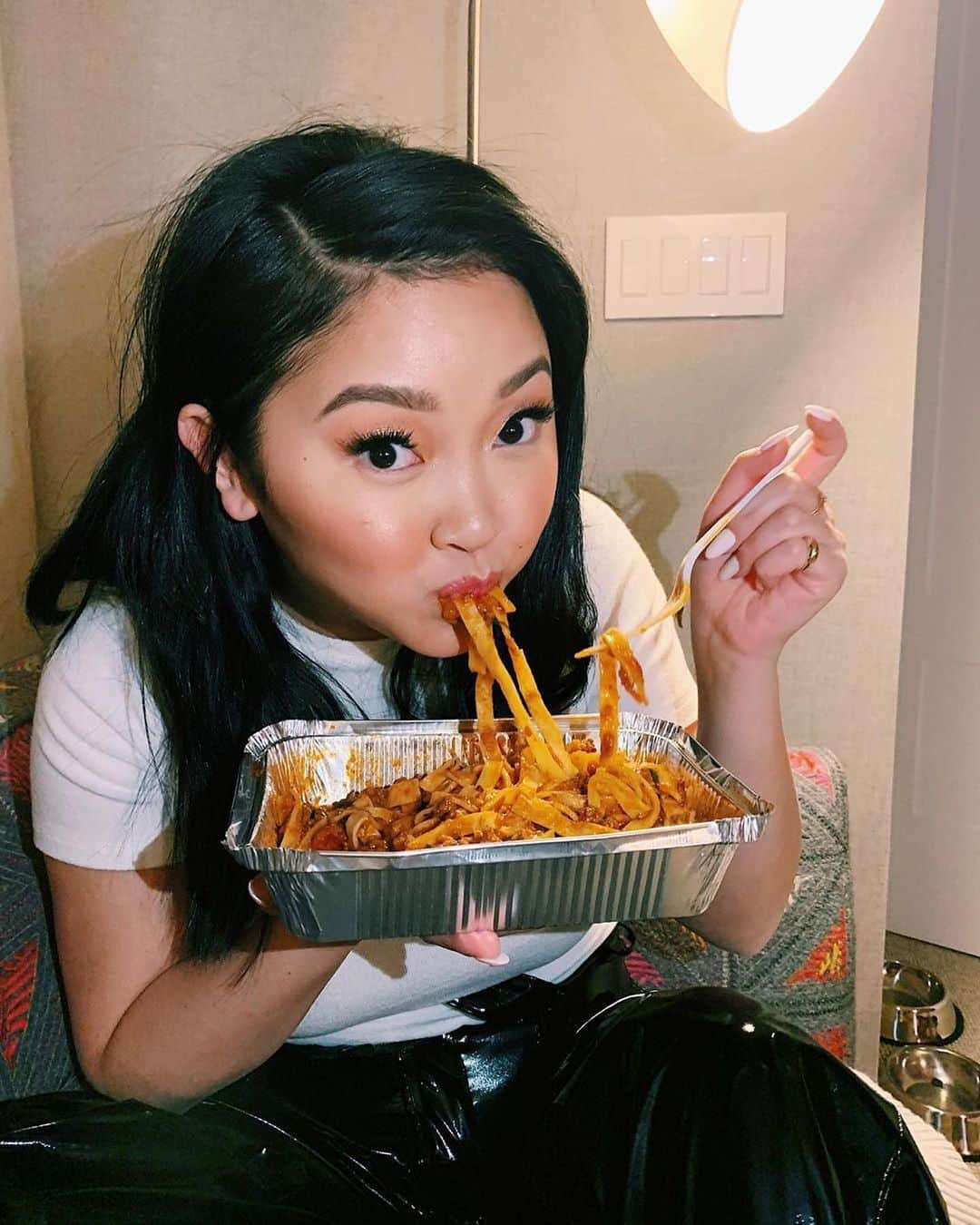 Teen Vogueさんのインスタグラム写真 - (Teen VogueInstagram)「Consider this a loving tribute to @lanacondor and her love of all things delicious 😍🍜 Savor the immaculate flavor with Lana, us, @selenagomez, @traceeellisross + more at Saturday's #TeenVogueSummit!! Tickets for the virtual event are still left at the #linkinbio. 🎟️」12月5日 9時51分 - teenvogue