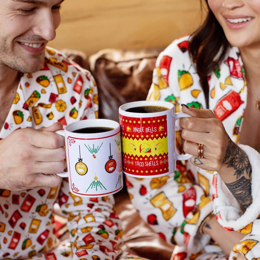 Taco Bellのインスタグラム：「Holiday cheers, but make it Taco Bell. #TacoBellShop」