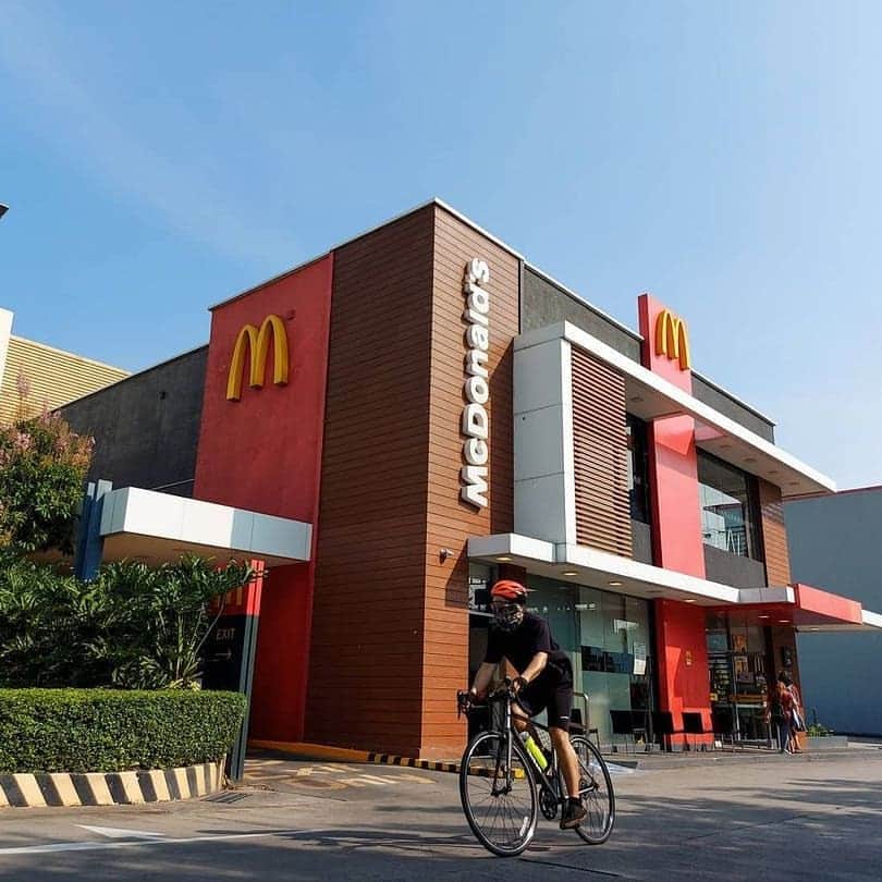 McDonald's Philippinesのインスタグラム：「Mag-Bike-Thru, Motor-Thru or Dino-Thru na this weekend! At McDonald’s Ride-Thru, all wheels are welcome! Drop by your nearest McDonald’s store and Ride-Thru with your most creative set of wheels! Share your #McDoRideThru stories by posting your photos and tagging McDo.   First and third photos by @saturdaymade_ and @2wheels3hearts from Instagram」