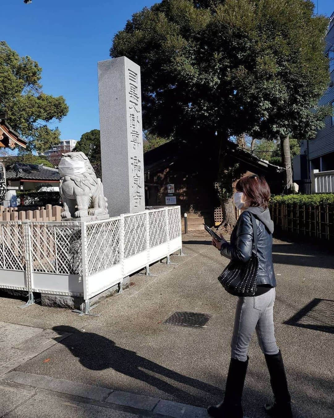 伊藤蘭さんのインスタグラム写真 - (伊藤蘭Instagram)「🚶﻿ 昨日の﻿ お散歩コースにて✨﻿ 狛犬様もしっかりマスク👍﻿ ﻿ -------------﻿ 📻ラジオ出演﻿ ﻿ ・12/6(日)TBSラジオ﻿ 「爆笑問題の日曜サンデー」﻿ ﻿ ・12/9(水)HBCラジオ﻿ 「カーナビラジオ午後一番！」﻿ ﻿ ・12/12(土)文化放送﻿ 「伊東四朗 吉田照美 親父・熱愛」﻿ ﻿ ・12/12(土)TBSラジオ﻿ 　深夜28:00～29:50﻿ 「Music Palette♪」﻿ ﻿ 詳細はこちらをご確認ください。﻿ https://www.110107.com/ran_ito﻿ ------------﻿  ﻿ #散歩﻿ #狛犬様もマスク﻿ #伊藤蘭﻿ #恋するリボルバー﻿ #ソロ初シングル﻿ #12月9日配信﻿ #作詞jam﻿ #作曲多保孝一﻿ #恋リボ﻿ #TBSラジオ﻿ #爆笑問題の日曜サンデー﻿ #MusicPalette﻿ #HBCラジオ﻿ #カーナビラジオ午後一番﻿ #文化放送﻿ #伊東四朗吉田照美親父熱愛﻿ #是非に😉📻」12月5日 15時36分 - ranito_official