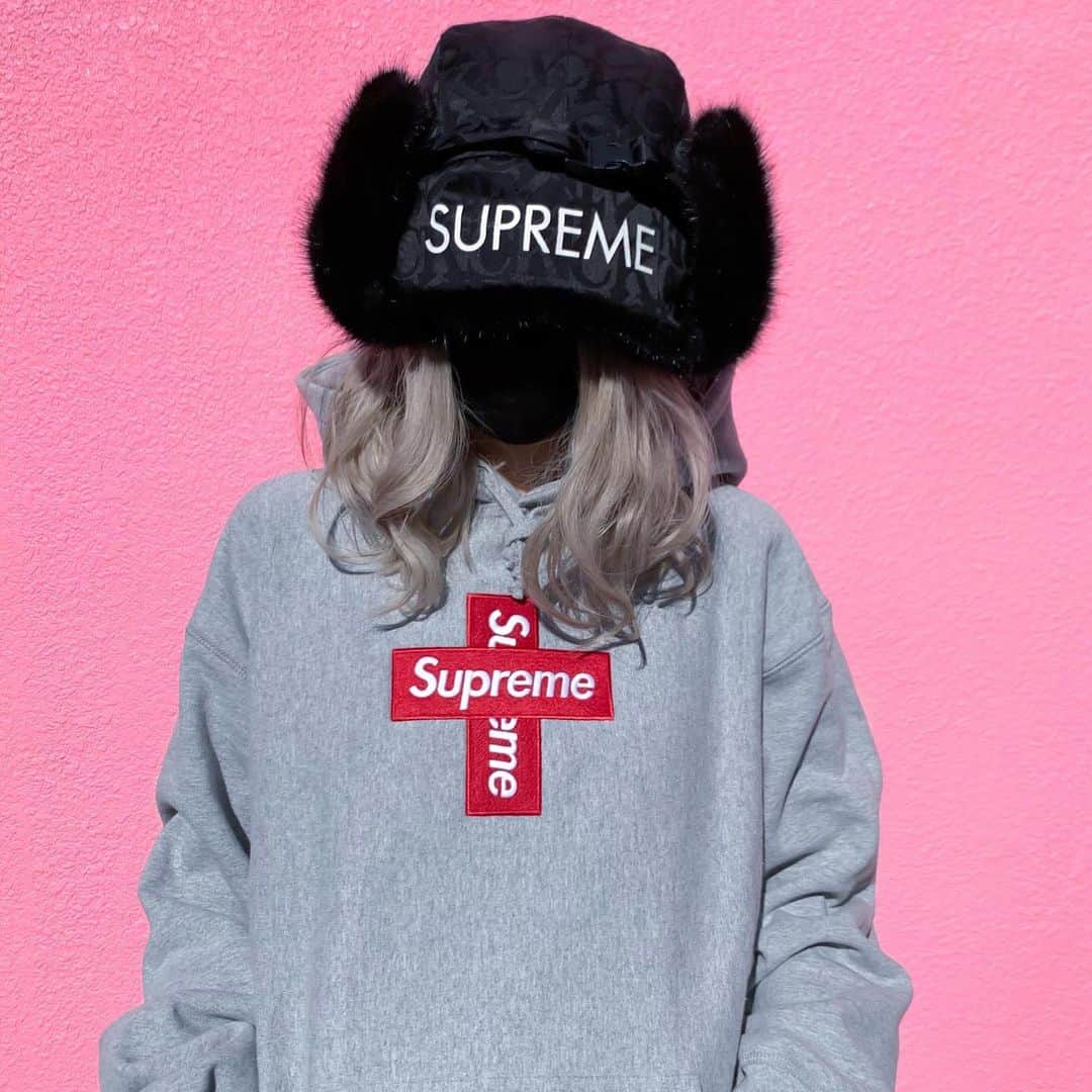 Supreme Mihoのインスタグラム：「❤️❤️❤️ ✩ "Cross Box" ✩ ✔️Cross Box Logo....M ✩ 何色にした⁉️👼🏻💓 ✩ @supreme_leaks_news @supreme__hustle @supcommunity @strictlypreme  @dropsbyjay @mrbld @suptalk  #supreme #boxlogo #supremenyc #supremenewyork #supremejapan #supremeheat #supremeteam #supremegirl #supremeboxlogo #hypeaf #hypefeet #streetfashion #streetstyle #streetwear #streetwear #streetgirl #シュプリーム #ストリートファッション #ストリート」