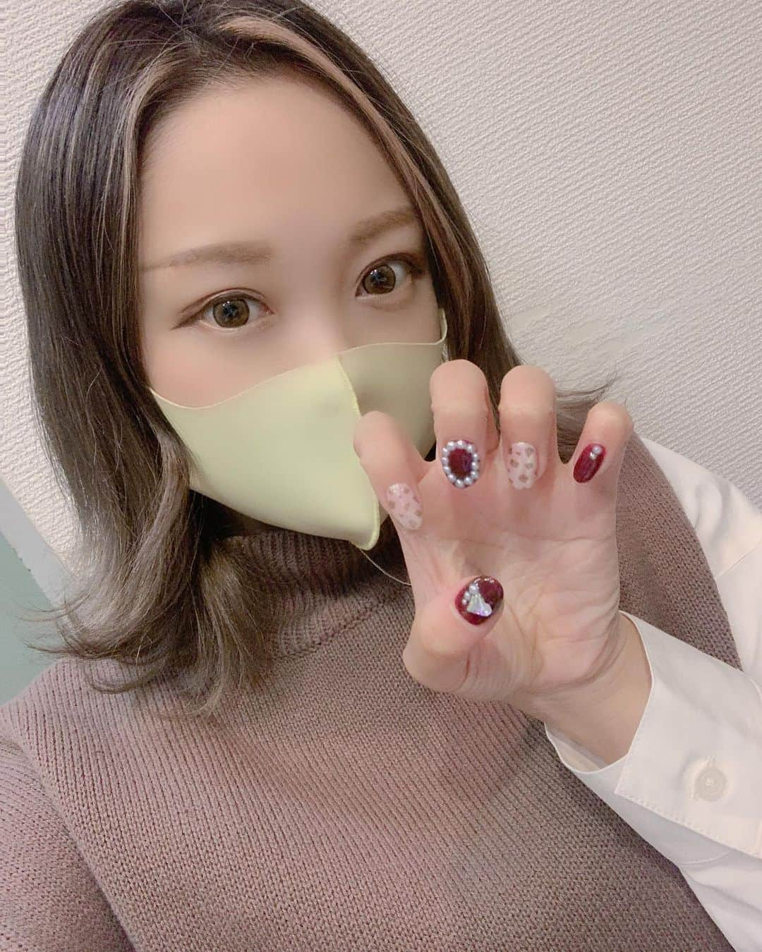 恵梨華さんのインスタグラム写真 - (恵梨華Instagram)「. NEW NAIL 💅🏻💛 . #ネイル #ネイルデザイン #美容 #痩身 #痩身エステ #小顔矯正 #beauty #エステ #ダイエット #整体 #アイドル」12月5日 10時32分 - eribooon18