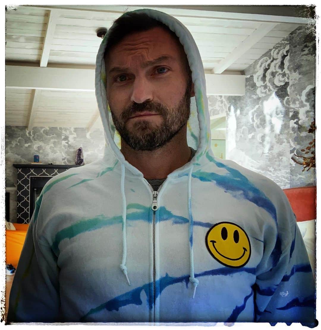 ブライアン・オースティン・グリーンさんのインスタグラム写真 - (ブライアン・オースティン・グリーンInstagram)「Go check these hoodies out. Made for myself and Noah.  @All.dyed.up」12月5日 10時43分 - brianaustingreen