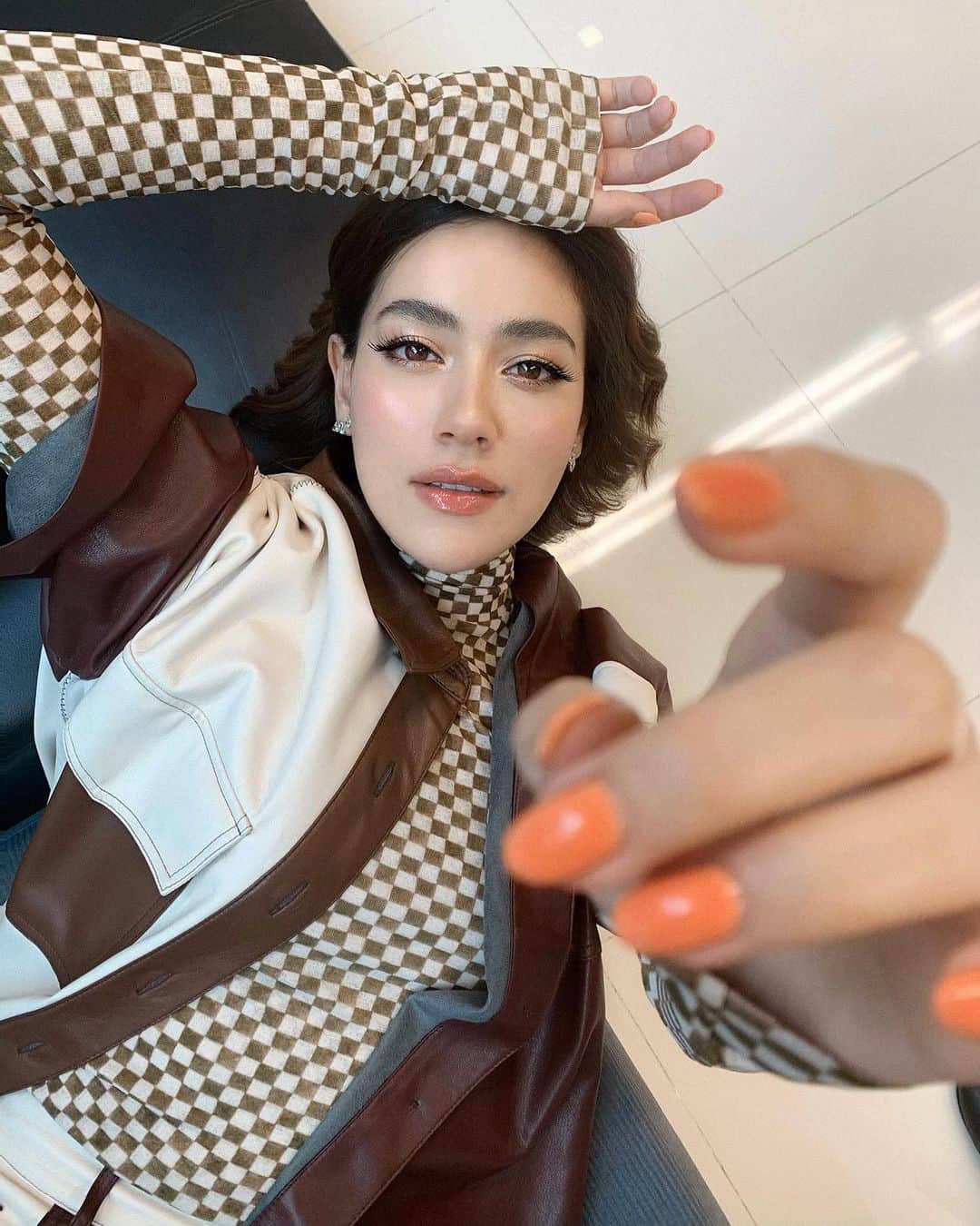 キンバリー・アン・ウォーテマス・ティアムシリのインスタグラム：「🧡🤎🤍」