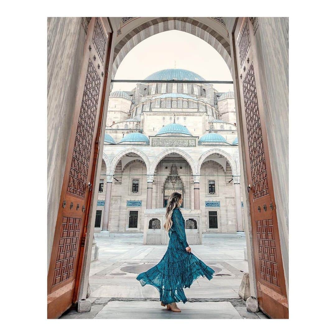 ティーバッグスのインスタグラム：「Take me away ✨ Escape with #MISAmuse @jyo_shankar in our Aydeniz dress. #MISAworld」