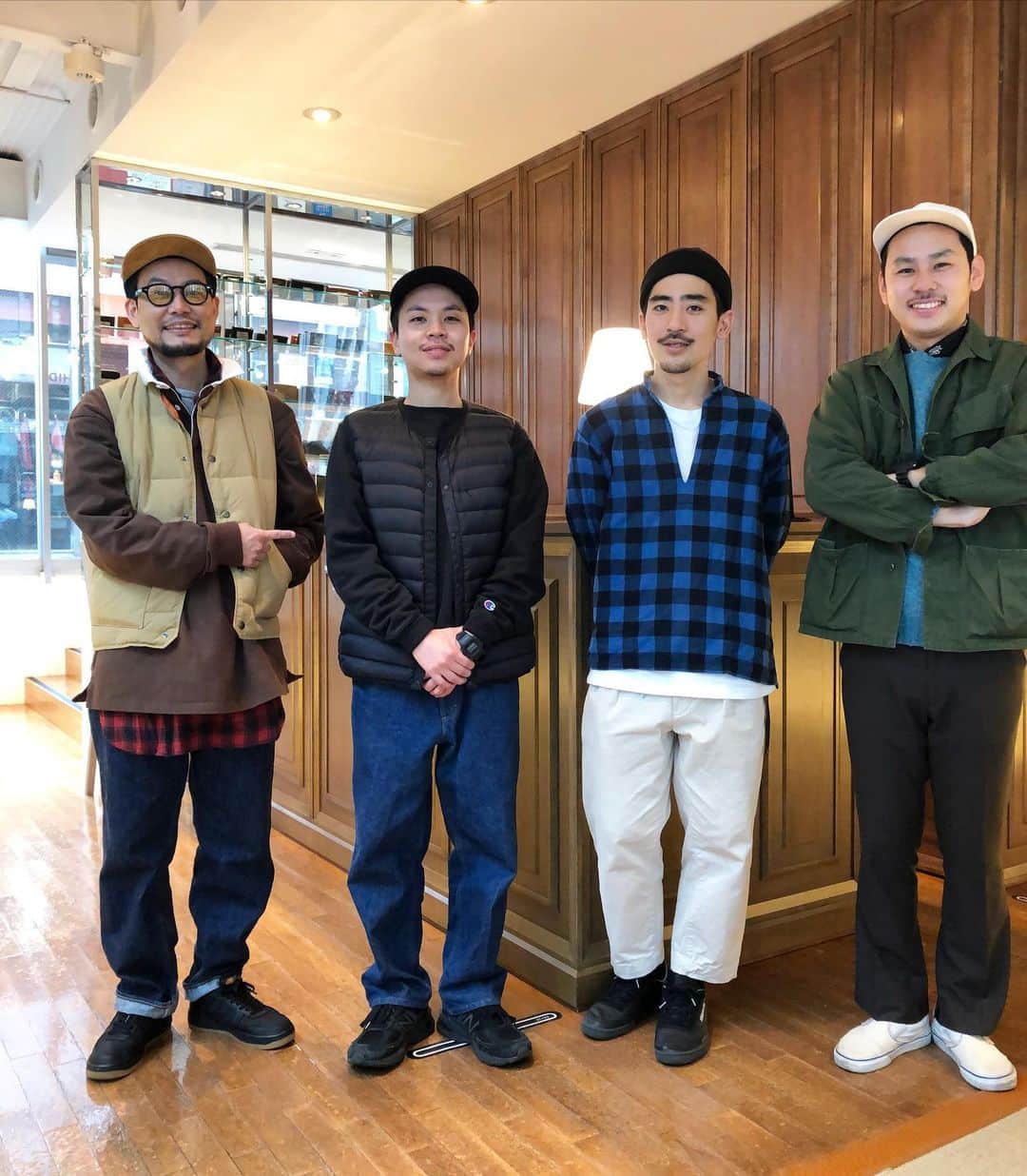B JIRUSHI YOSHIDAさんのインスタグラム写真 - (B JIRUSHI YOSHIDAInstagram)「おはようございます。 只今の代官山地区の天候は雨。本日の最高気温は9℃の予報です。現在、気温も低く冷たい雨となっておりますが、午後からは次第に雨はあがる予報となっております。暖かくしてお出掛けください。 ・ 本日はこのメンバーでご案内いたします。 初詣に行く場所を何処にしようか悩んでいるスタッフがおりますので、オススメの初詣スポットをご存知のお客様がいらっしゃいましたら是非お声がけください。 ・ それでは、本日も皆様のご来店をお待ちしております。 ・ 新型コロナウイルス感染拡大防止のため、B印 ヨシダ 代官山の営業時間を当面の間下記のとおり、変更させていただいております。  営業時間:11:00〜19:00 店舗:B印 ヨシダ 代官山  なお、B印 ヨシダ 成田空港第1ターミナルは、新型コロナウイルスの影響により、臨時休業中です。  お客様には大変ご迷惑をお掛けいたしますが、ご理解の程よろしくお願いいたします。  #beams #bjirushiyoshida #b印yoshida」12月5日 11時12分 - bjirushiyoshida
