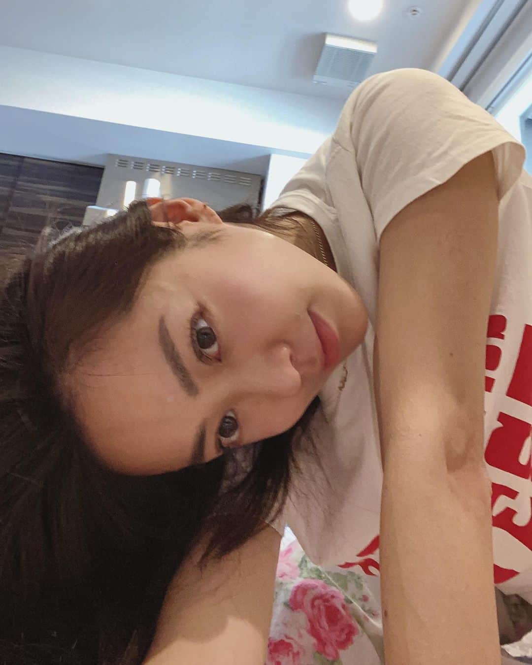 のインスタグラム：「🙂🙃🙂🙃🙂 久しぶりにいーーーっぱい寝た💗 寝るのだいしゅき🍀」