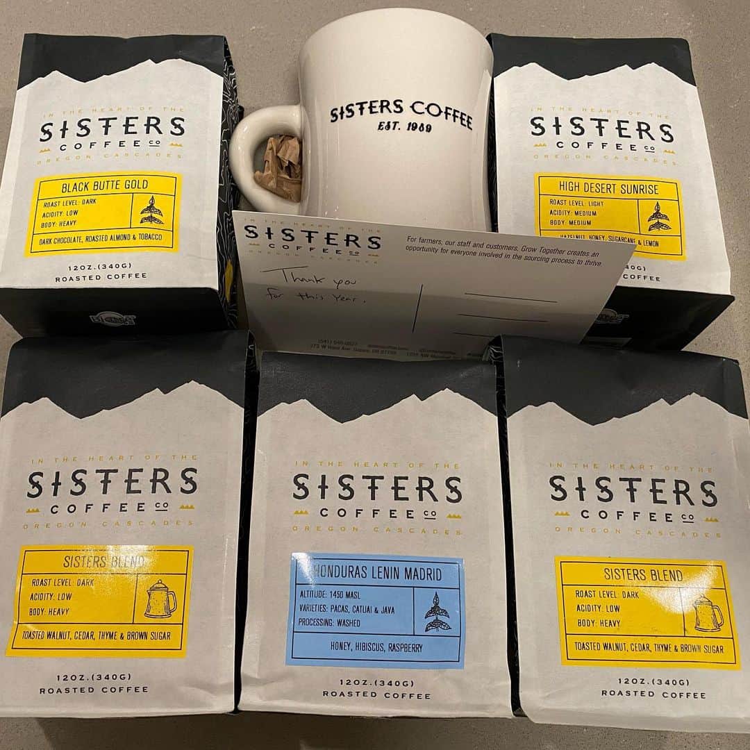 イリー・リーのインスタグラム：「Our favorite coffee and sweet card. #sisterscoffee @sisterscoffee from #Oregon #oregoncoffee」