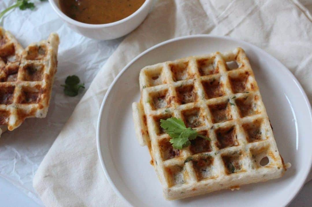 Archana's Kitchenさんのインスタグラム写真 - (Archana's KitchenInstagram)「Onion-Tomato Dosa Savoury Waffles Recipe is a twist to the savoury waffle recipes. The love of dosa knows no boundaries or regions across India, its loved by all across the country and beyond. This little dosa hack can help pack dosas for tiffin and lunch boxes without any sogginess.  Get the recipe from the smart.bio link in my profile @archanaskitchen . . . . . #recipes #easyrecipes #breakfast #Indianbreakfast #archanaskitchen #healthylifestyle #eating #highprotein #breakfastclub #cheesetoast #cheesechilli #Cheesechillitoast #homemadefood #eatfit #cooking #food #healthyrecipes #foodphotography #recipeoftheday #comfortfood #deliciousfood #delicious #instayum #food」12月5日 11時43分 - archanaskitchen