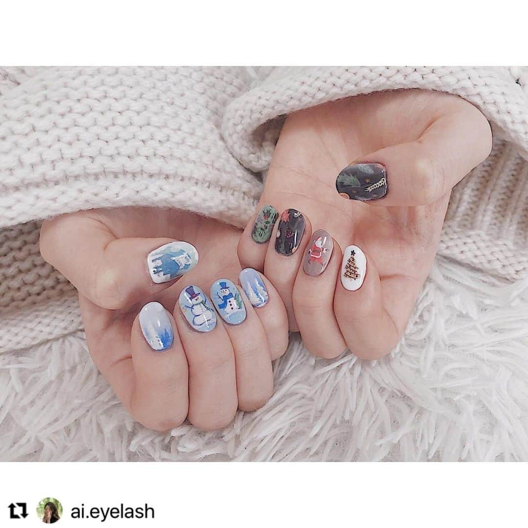 ネイルスタンド　ツメコのインスタグラム：「#Repost @ai.eyelash with @make_repost ・・・ ご機嫌すぎるクリスマスネイル ☃️🎄🎅🎁⭐️💅💝✨ . . 片手20秒でプリントしていくので、一瞬で細かいデザインのネイルもできちゃいます！ ツメコネイル¥3980(+tax) . . 友達の子どもに見せるのが楽しみ…👦🏻💕(デートには不向き😯) . . #北見まつエク #北見マツエク #北見まつげエクステ #北見まつげパーマ #北見まつげおすすめ #北見ネイル #プリンターネイル #ツメコ #北見美容室 #網走まつエク  #網走マツエク #網走ネイル #北見おしゃれサロン #北見シピー #CHIPIEeyelashsalon」