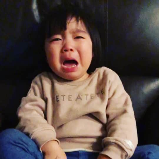 松島有佑のインスタグラム：「お友達帰っちゃって泣くゆずりん」