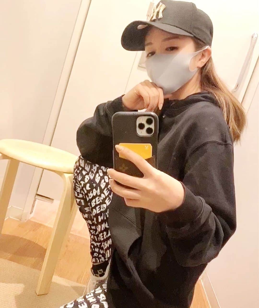 ゆみのインスタグラム：「お久し振りのジム🐒 身体が鈍ってるの実感してる。。 重量が。全くあかん  #fitness #diet #bodymake #workout #フィットネス #筋トレ女子 #筋トレ #ダイエット #ボディメイク #美容 #ジム」