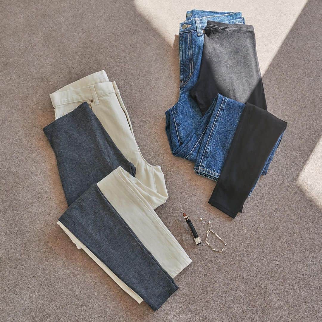 のインスタグラム：「Warm, super soft, and low profile, our #HEATTECH leggings make a perfect underlayer to keep enjoying your favorite jeans, pants, and dresses during the winter.  #UNIQLOWarmLayers #LifeWear #UNIQLO #warmleggings」