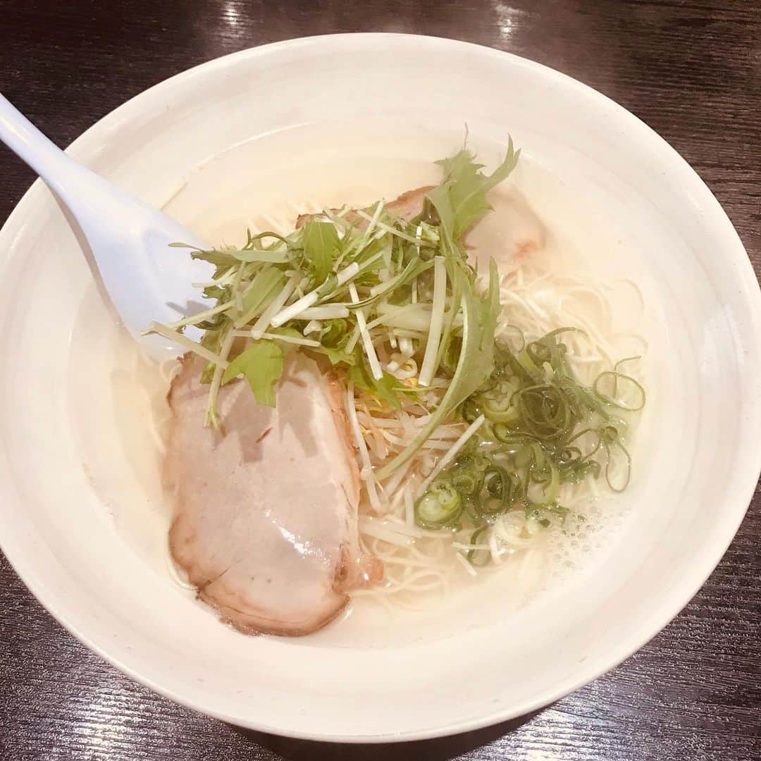 金戸覚のインスタグラム：「外出自粛要請中だけど揚子江くらいは許されるはず。お昼です。」