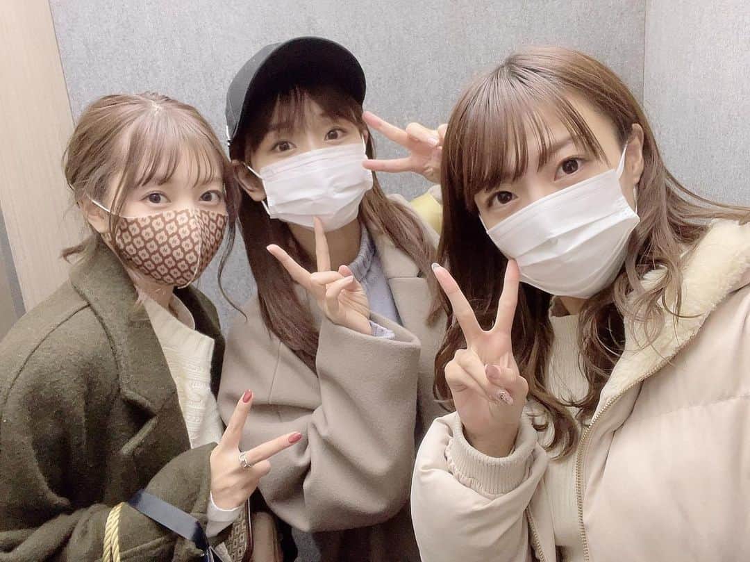 のインスタグラム：「生涯ずっと好きな人たち🙈(なっちゃんは上京しとーけん4人で年末会おうね)  一緒に居ってもう10年経つねえって話してた」