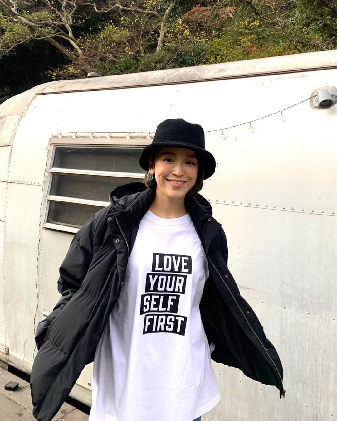 Soweluのインスタグラム：「受注販売スタートしました✴︎ リンク先はプロフィールにあります🌿 私が着用してるのはLサイズです。 身長159cm ぜひ参考にしてみてね😌 ・ ・ #loveyourselffirst  #justbeyou #onlineshop  #beyoustore」
