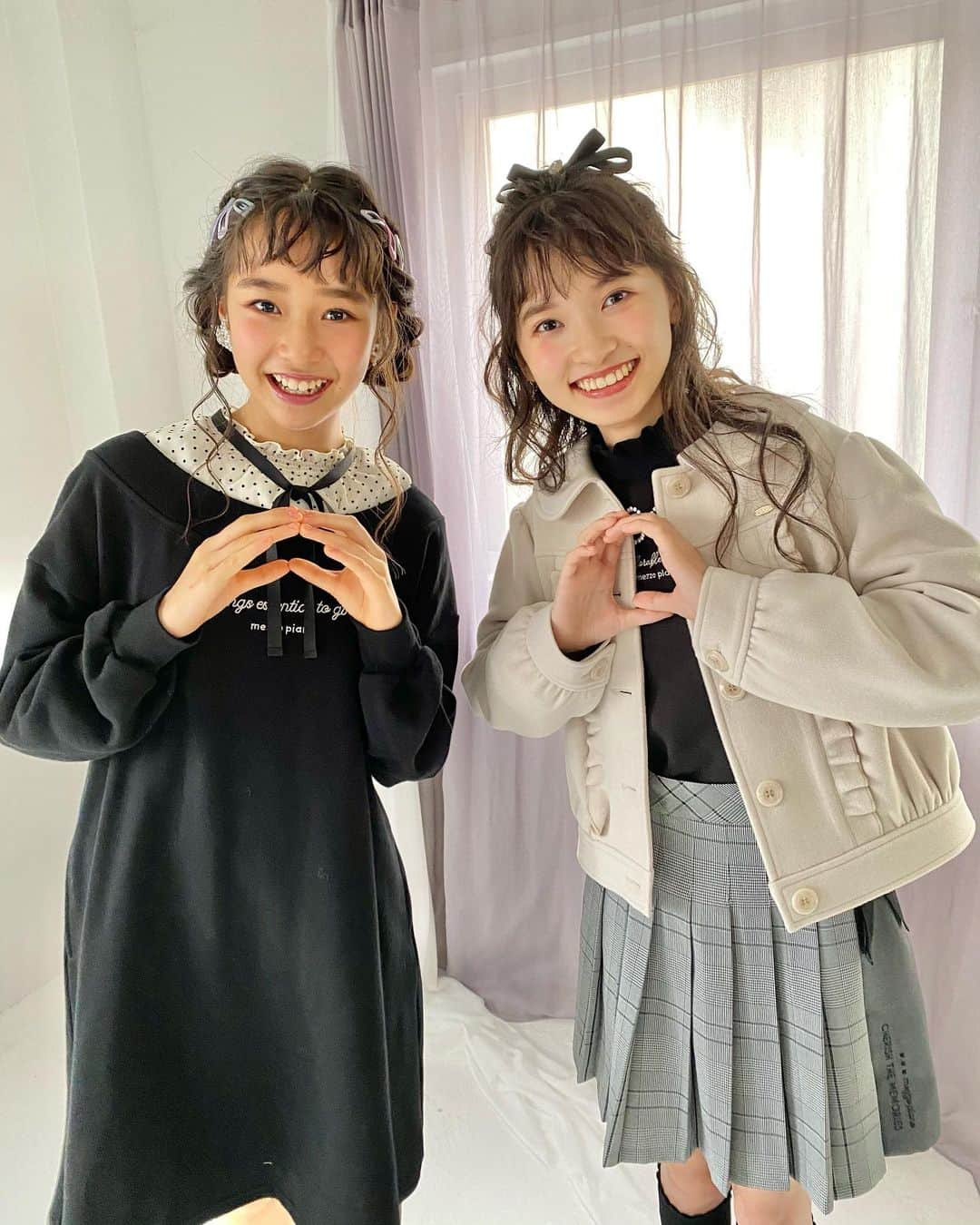 ニコ☆プチさんのインスタグラム写真 - (ニコ☆プチInstagram)「・ 謎ポーズ👭◯ ・ #藤岡舞衣 #桧山ありす #マイ #アリス #ニコプチ #プチモ #メゾピアノジュニア」12月5日 12時39分 - nicopuchi_official