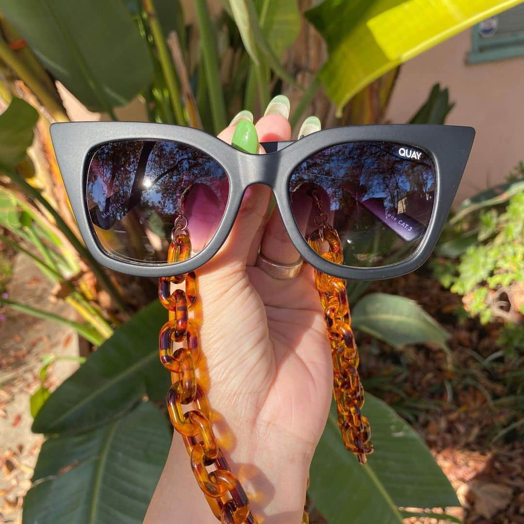 quayaustraliaさんのインスタグラム写真 - (quayaustraliaInstagram)「Find your wings in HARPER 😍 This catty OG Quay frame is the extra pop of chic you need to finish your look 😎Plus, HARPER flatters a wide variety of faces for a easy gifting moment—pair it with a sunnies chain for the perfect gift 🎁 #FINDYOURQUAYS」12月5日 13時03分 - quayaustralia