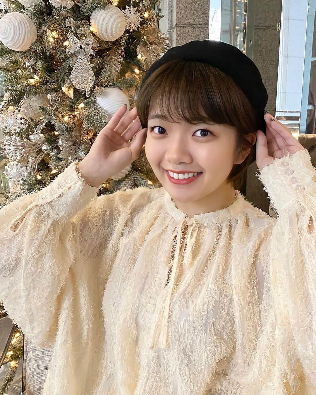 のインスタグラム：「. 12月❄️  あと1ヶ月で2020年も終わりですね…！  でも今月はイベントたくさんなので楽しみです🎂🎄🥂  #ベレー帽 #ハマってます」