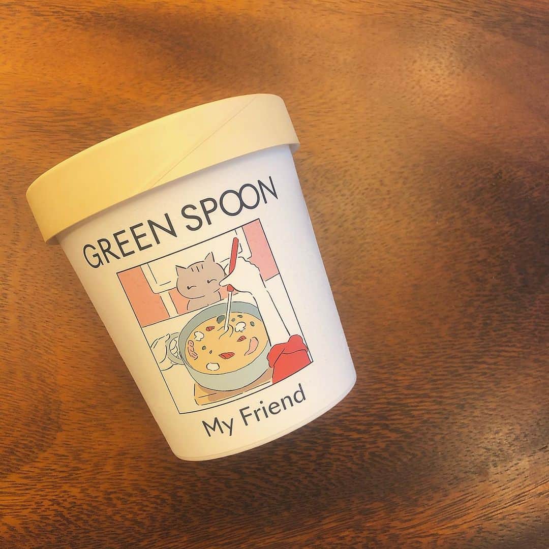 百瀬俊介のインスタグラム：「友人に教えてもらったスープのサブスク☝️ @greenspoonjp  商品へのこだわりとストーリーがとても共感できるんです✨ 作り方もめっちゃ簡単👍 水か牛乳、豆乳のいずれかをカップの中に100cc入れてレンジでチン☝️ 今日はMy Friendという5種のきのこと野菜がぎっしり詰め込まれた王道のコンソメスープをチョイス！ 化学調味料も一切使用していなからカラダにも優しいね👏👏👏 寒くなってきたこの季節にカラダもポカポカになります。 #greenspoon #スープ習慣 #sdgs #ハマる味」