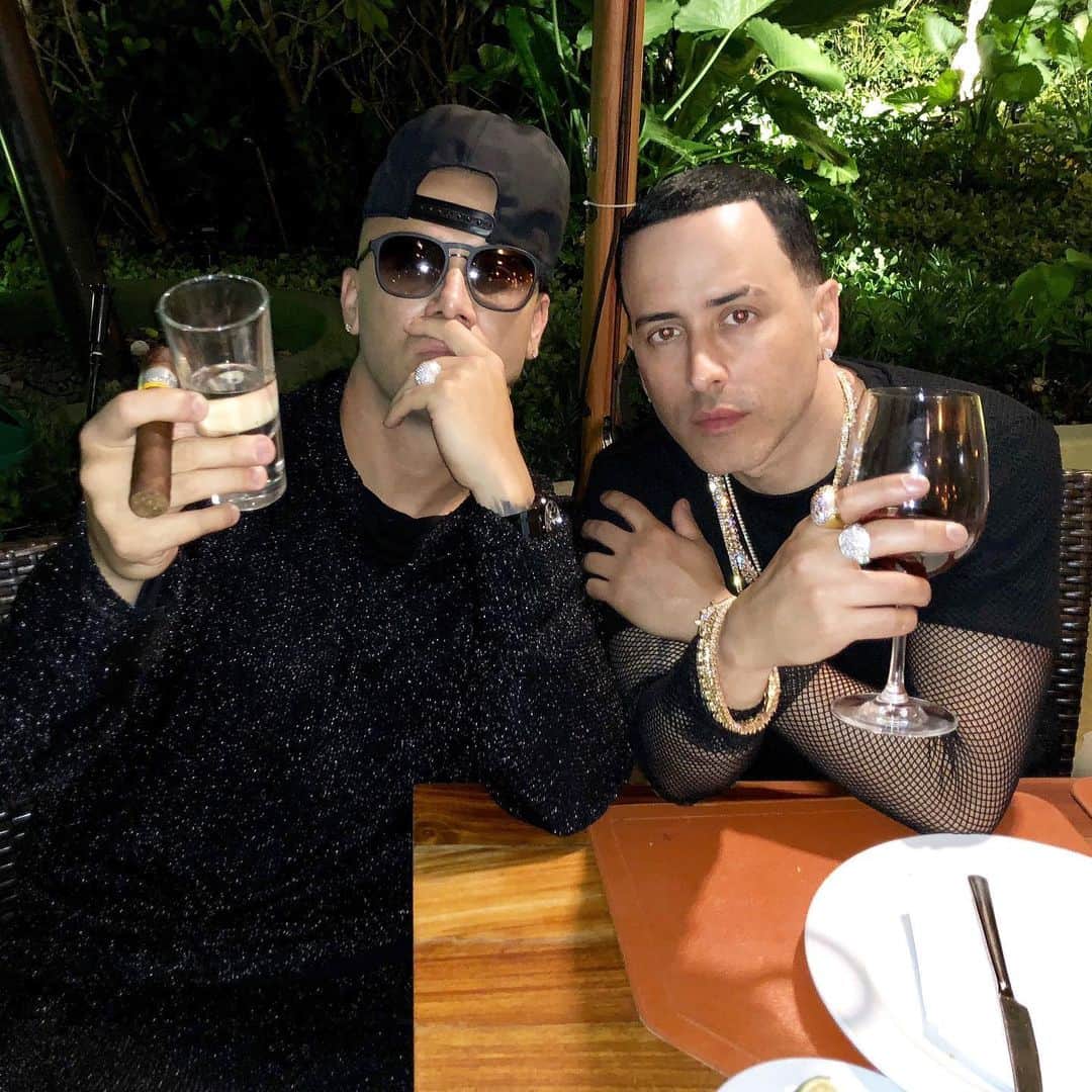 ヤンデルのインスタグラム：「Feliz cumpleaños @wisin que Dios te bendiga y te de mucha salud! ❤️🙏🏼」
