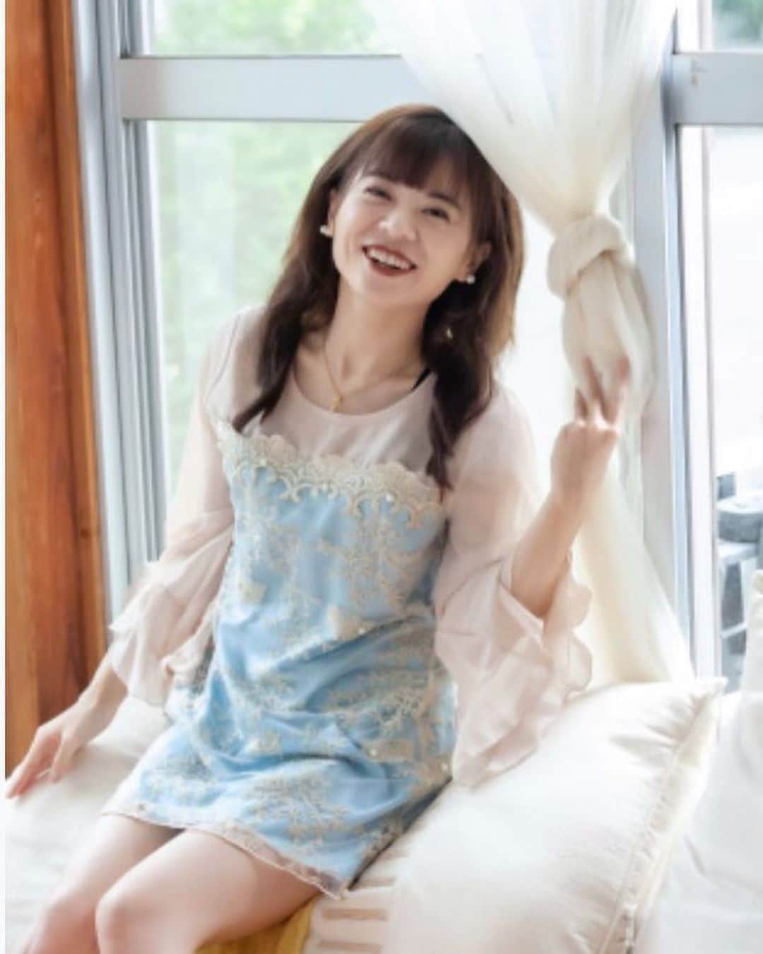 及川愛未のインスタグラム：「笑笑👗  #shooting #撮影 #model  #写真集 #写真集撮影 #2nd写真集 #郡司大地 #作品 #グラビア #コスプレ #roundgirl #rq #サロンモデル #ブライダルモデル #ポートレートしま専科  #ポートレート  #photography  #photo  #写真  #写真好きな人と繋がりたい  #写真撮るの好き人と繋がりたい  #portraitmodel #portrait  #tokyocameraclub  #カメラマン募集  #被写体募集  #ファインダー #ファインダー越しの私の世界 #キリトリセカイ  #followme ‪ ‬  1st写真集📚 https://www.amazon.co.jp/s?k=manami+pinup+girl&ref=nb_sb_nossQieecsF1  エンジェルガール https://angelgirl.theshop.jp」