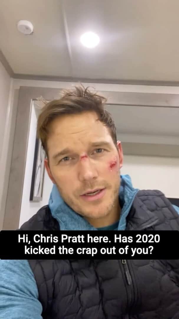 クリス・プラットのインスタグラム：「Due to Covid-19 and these damn nationwide shut downs, people aren’t working. 1 in 4 American Children may not know where their next meal is coming from. 25% of our kids!!! Let that sink in. The need is real. People are in pain. Right now I’m matching your donations up to $100k.   This is all leading up to a  big ol star studded New Years Eve Instagramathon. Celebrity guests and entertainment. Let’s do something good damnit!  I’ll take corporate sponsors by the way. DM me!! As little as $1 helps (and gets you a chance to be one of six lucky folks who get to meet me on a private zoom Dec 30th) Details in link... I’ll take anything. Let’s prove to everybody that we come together in times of need.  1 John 3:18 - My little children, let us not love in word, neither in tongue; but in deed and in truth.」
