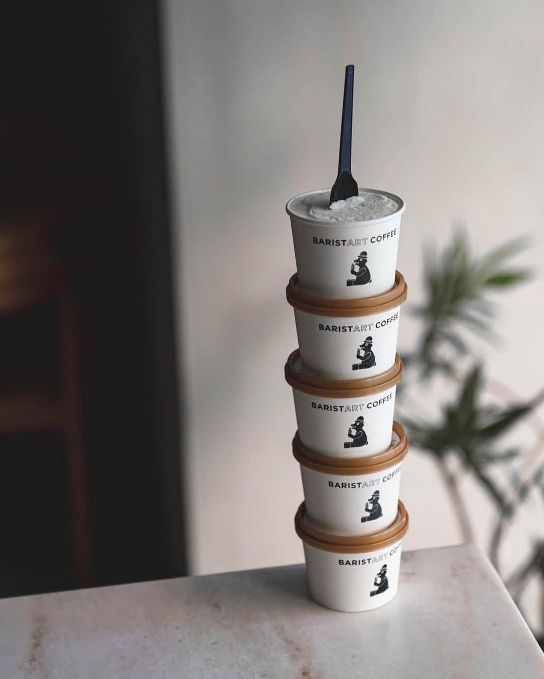 山口淳一さんのインスタグラム写真 - (山口淳一Instagram)「Morning affogato of @baristartcoffee ice cream. 朝アフォガート。 アイスクリームのまま1つ、アフォガートにして1つ、朝から２つも食べてしまった。 - #Japan #hokkaido #baristartcoffee #icecream #affogato #日本 #北海道 #バリスタートコーヒー #アフォガート」12月20日 8時44分 - junichi_yamaguchi