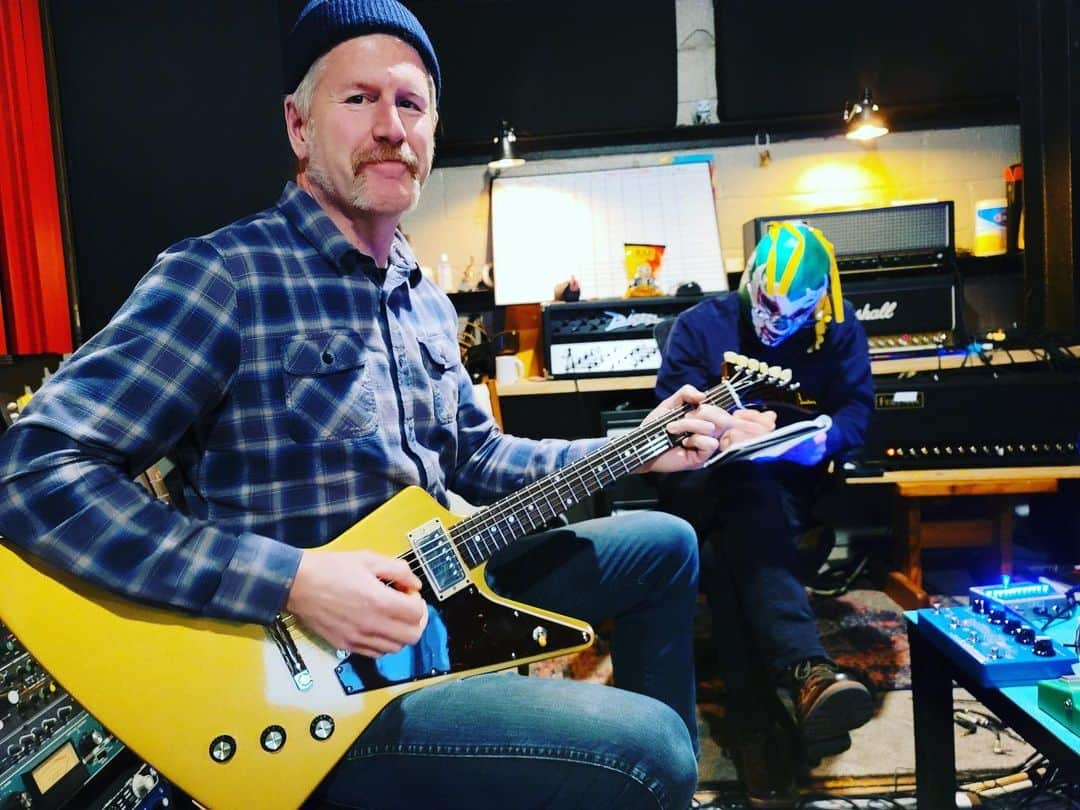 マストドンさんのインスタグラム写真 - (マストドンInstagram)「New guitar?? Well yes it is. Thanks @mrbankercustom」12月20日 8時44分 - mastodonrocks