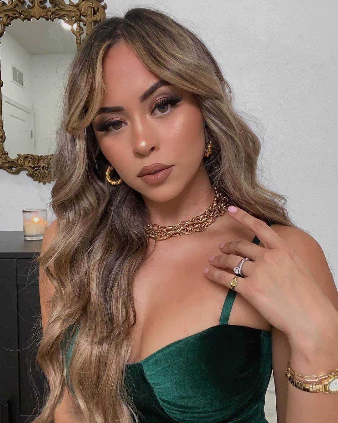 Anastasia Beverly Hillsさんのインスタグラム写真 - (Anastasia Beverly HillsInstagram)「PICK ONE: Naughty 😈 or Nice 👼? Don't worry - we wont' tell 🎅. 💚 @valeloren 💚 in this festive-yet-fierce look using #AnastasiaBeverlyHills Brow Powder Duo💚   #anastasiabeverlyhills #anastasiabrows」12月20日 8時48分 - anastasiabeverlyhills