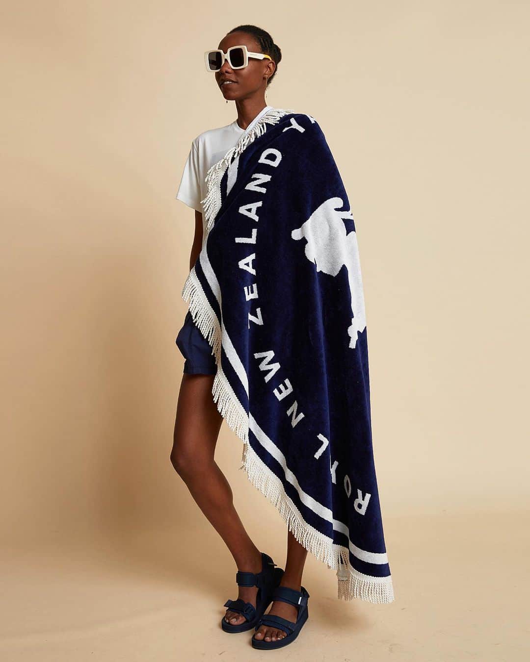 カレンウォーカーのインスタグラム：「Royal New Zealand Yacht Squadron x KW beach towels for a brilliant summer! More holiday ideas over on our summer break edit on karenwalker.com (link in profile)」
