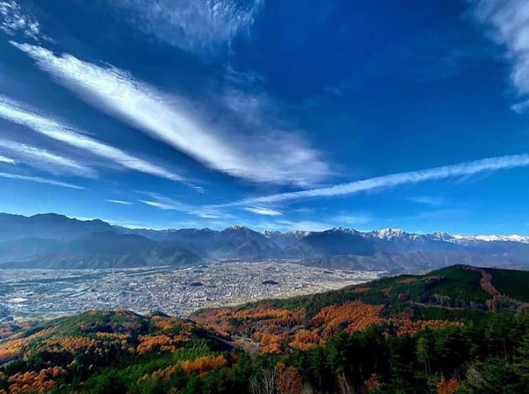 登山*トレッキング*アウトドア『.HYAKKEI』さんのインスタグラム写真 - (登山*トレッキング*アウトドア『.HYAKKEI』Instagram)「長野県大町市にある鷹狩山展望台からのお写真です！﻿ 北アルプスが一望できる素晴らしいスポットがあるんですね✨﻿ 気持ちのいい、風を感じる一枚です⛰﻿ ﻿ ﻿ photo by @kodama101516  ﻿ ﻿ ﻿ ﻿ あなたの山の思い出picを#hyakkeime で投稿してください！みんなで素敵なお山ギャラリーをつくりましょー！﻿ ﻿ ﻿ ﻿ #登山好きな人と繋がりたい #登山 #山登り #山歩き #山が好き #landscape #絶景 #日本の絶景 #as_archive #vsco #reco_ig #光と影 #雪山 #北アルプス #鷹狩山」12月20日 8時50分 - hyakkei_me