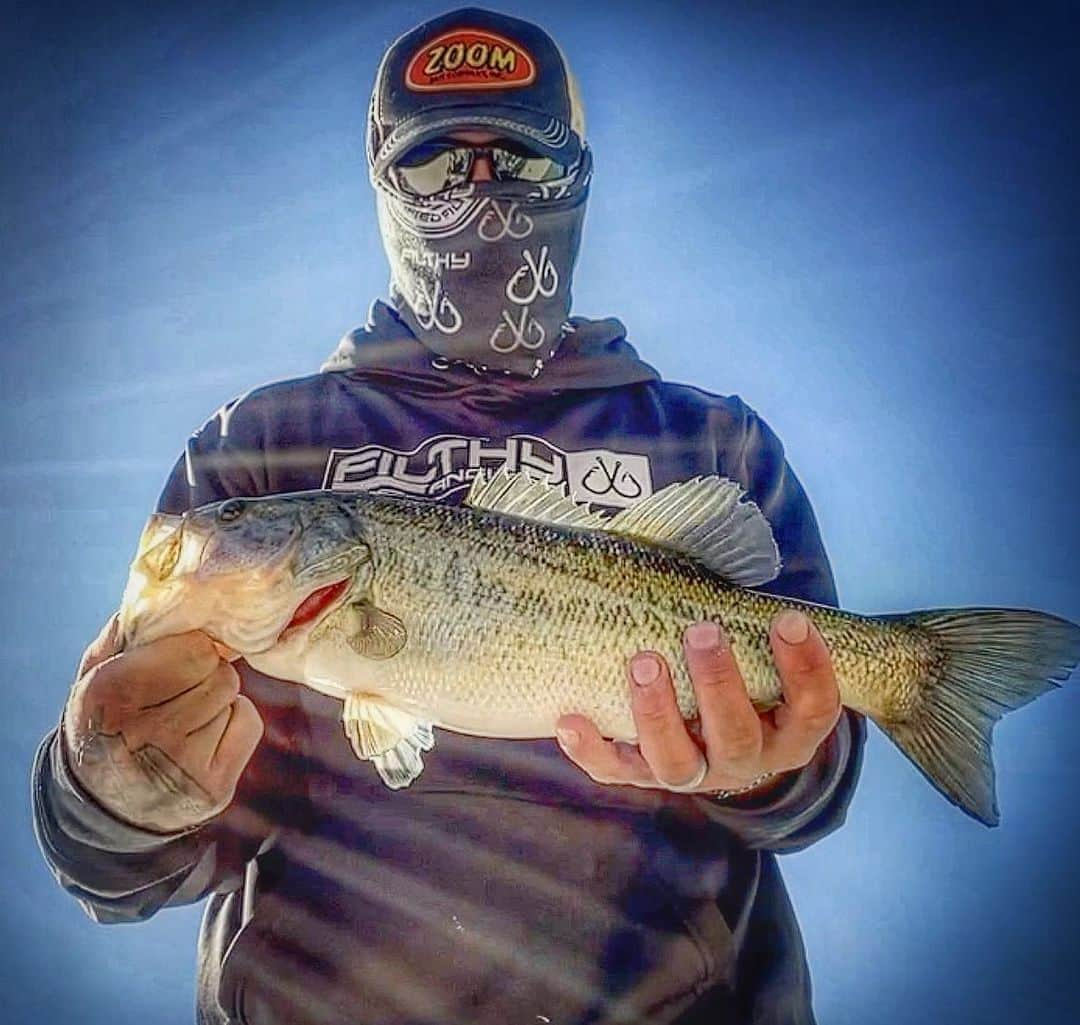 Filthy Anglers™さんのインスタグラム写真 - (Filthy Anglers™Instagram)「Happy Saturday everyone, hopefully all your Christmas shopping is done. Filthy Team member @zek_fishyyy was doing a little Fishmas shopping and was on the hunt for a largemouth bass. Lucky for him, he didn’t have to wait in any line, wear a mask or maintain social distance and got what he came for.  Congrats on the catch buddy, you are Certified Filthy www.filthyanglers.com #fishing #filthyanglers #bassfishing #outdoors #angler #hunting #anglerapproved #bigbass #mlf #bassmaster #icefishing #nature #bassproshop」12月20日 8時52分 - filthyanglers