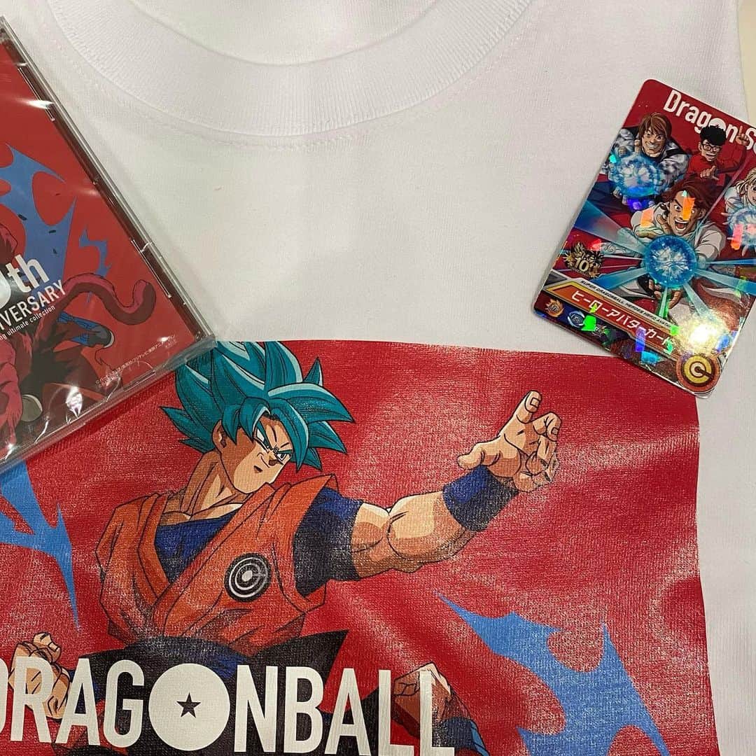 谷本貴義のインスタグラム：「今日は朝からステージがあるので早朝から会場入ってます。Tシャツは10周年アルバムのジャケットと同じ♪CDの封入特典のアバターカードは僕と五條さんYOFFYとよしとくんのイラストだよぅ！！レベル上げてくしかないな。  #ジャンフェス2021 #sdbh #10周年」