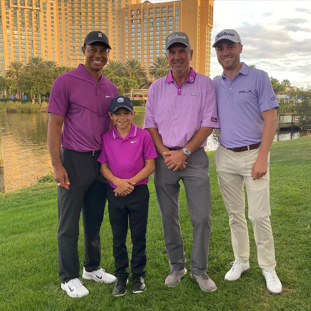 ジャスティン・トーマスのインスタグラム：「Hard to put into words how fun today was. Getting to share the moment alongside my childhood idol and Charlie is a memory my dad and I will have the rest of our lives. Can’t wait to have a ball with my pops again tomorrow!!!」