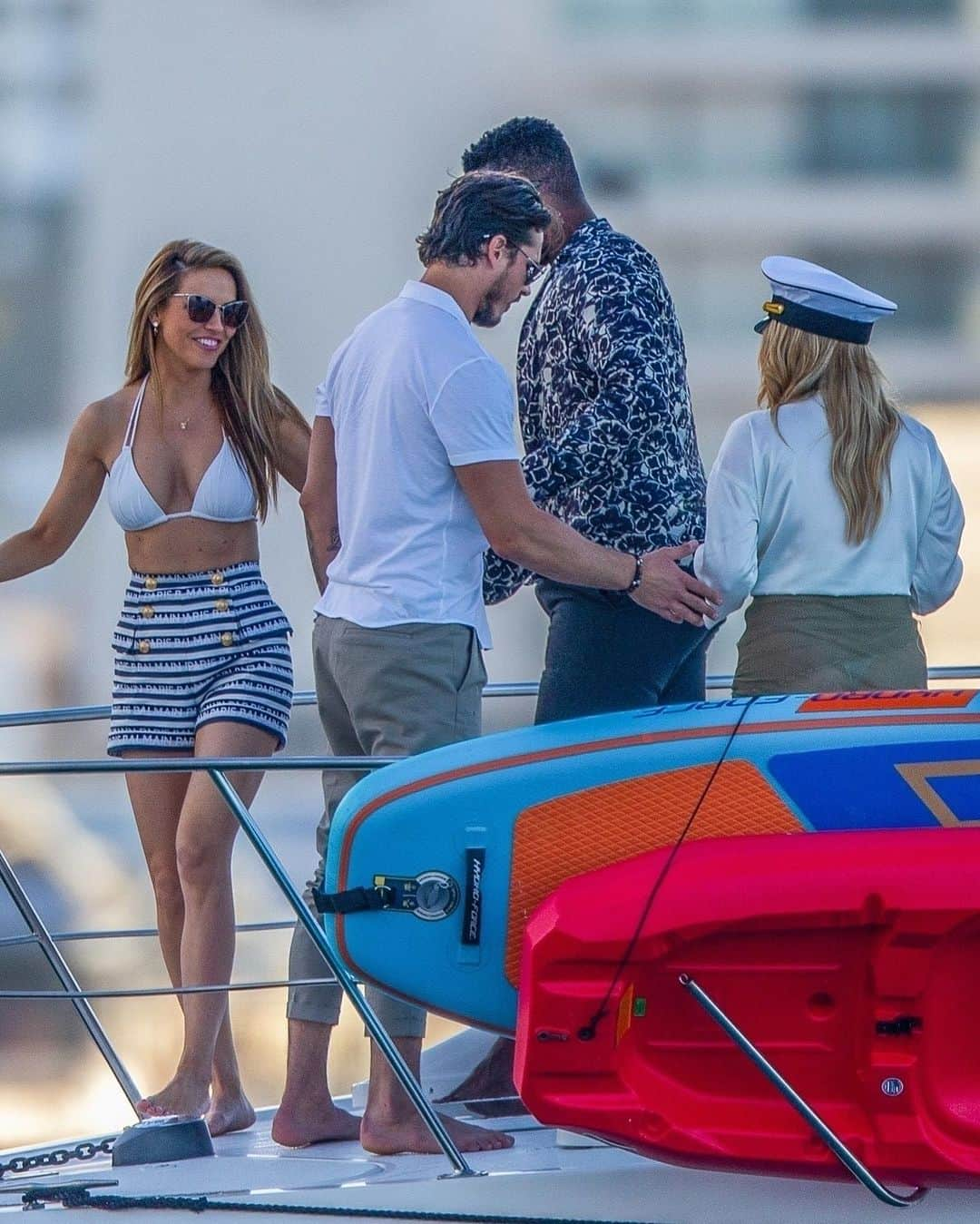 Just Jaredさんのインスタグラム写真 - (Just JaredInstagram)「New couple @chrishell.stause and @keo_motsepe were spotted packing on the PDA on a boat with fellow new couple @glebsavchenkoofficial and @cassiescerbo. Chrishell and Gleb were just partners on the most recent season of “Dancing With the Stars” and Keo is another pro on the show. Tap this photo at the LINK IN BIO for the full gallery of pics!! #ChrishellStause #KeoMotsepe #GlebSavchenko #CassieScerbo Photos: Backgrid」12月20日 9時15分 - justjared