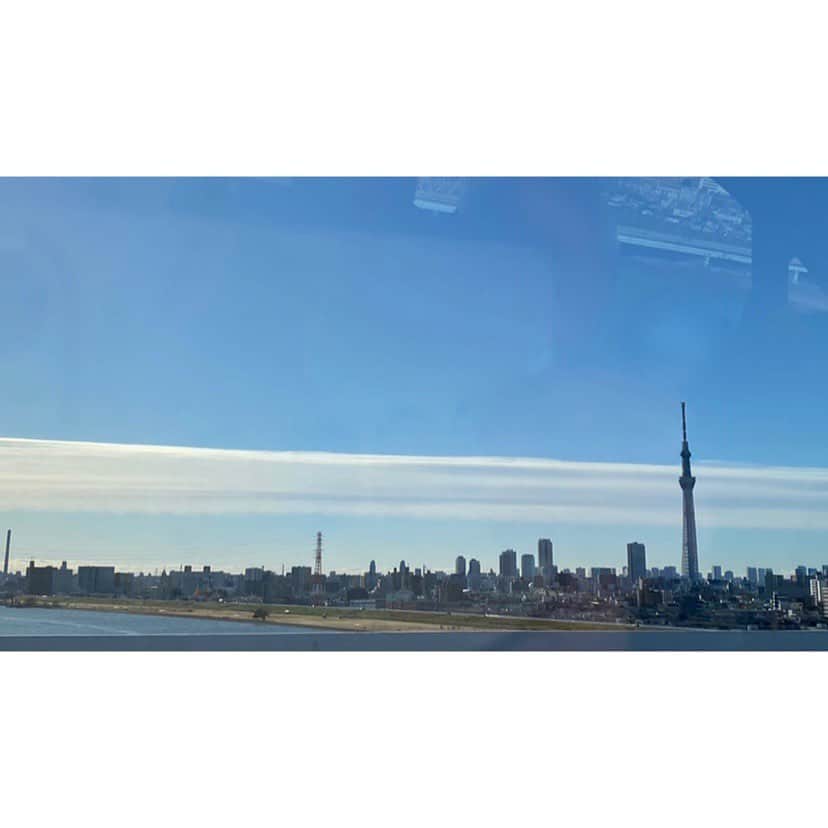 村上りいなさんのインスタグラム写真 - (村上りいなInstagram)「雲とスカイツリー✨  #skytree #スカイツリー #空　#sky #clouds #雲　#風景 #エモい」12月20日 9時22分 - riina_murakami