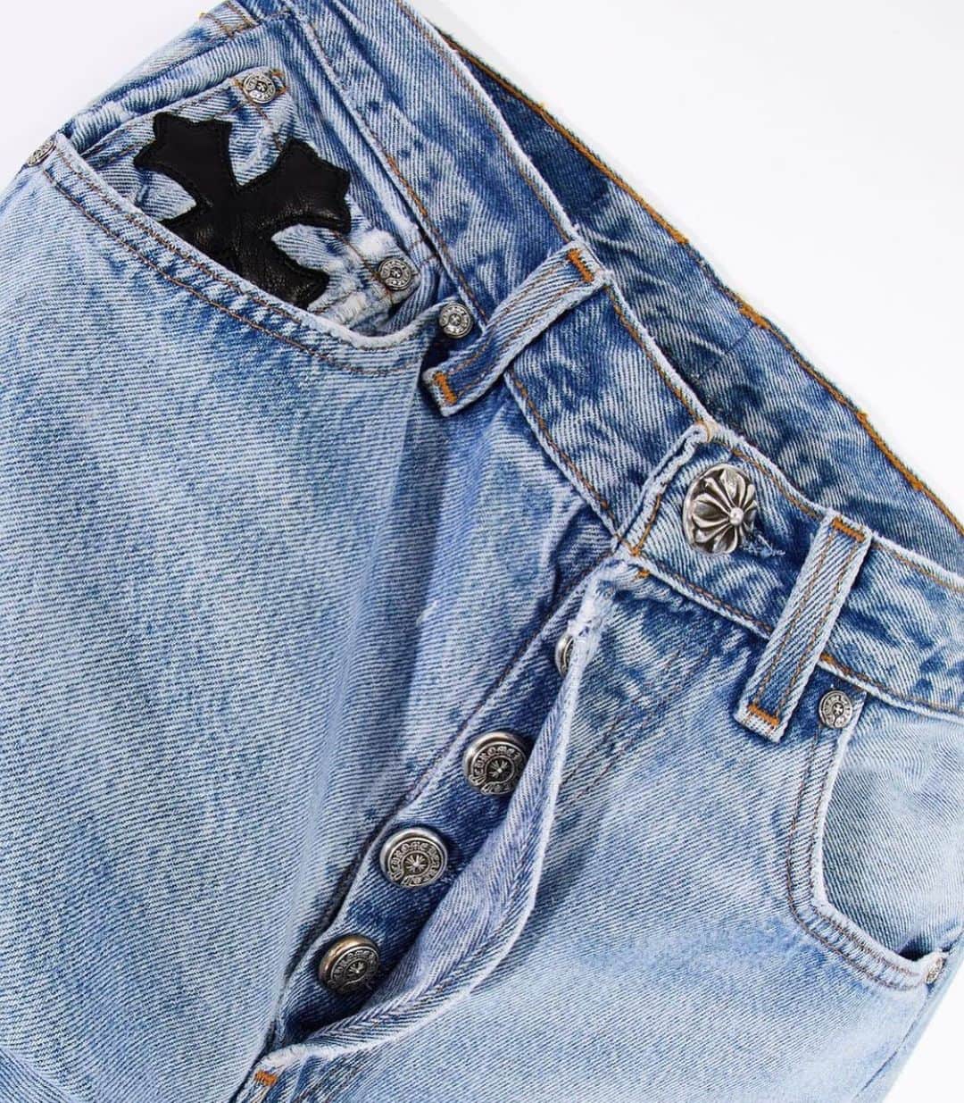 クロムハーツさんのインスタグラム写真 - (クロムハーツInstagram)「+ aspen, now open + + + bespoke denim」12月20日 9時22分 - chromeheartsofficial